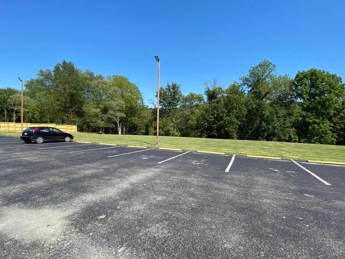 Riverfront Lodge Burkesville Exterior photo
